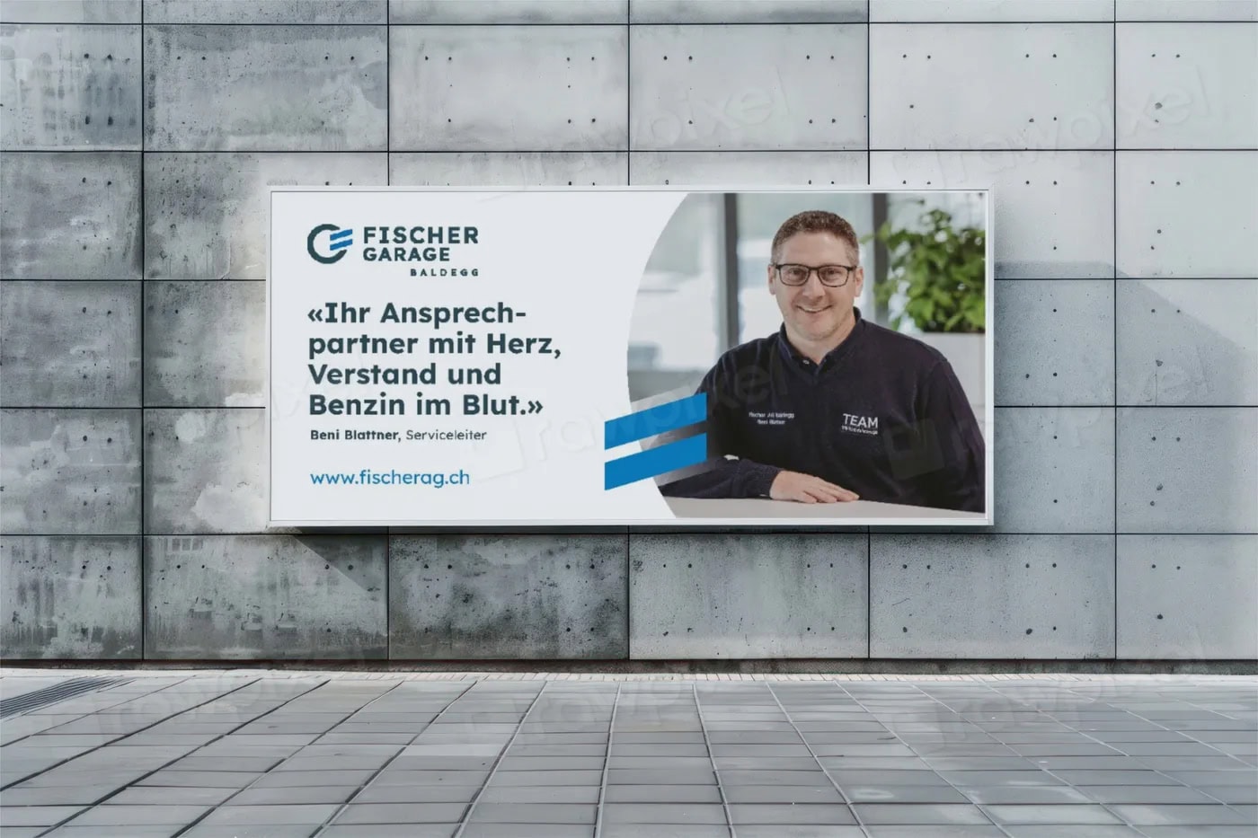 plakat der fischer garage baldegg an einer hausfassade