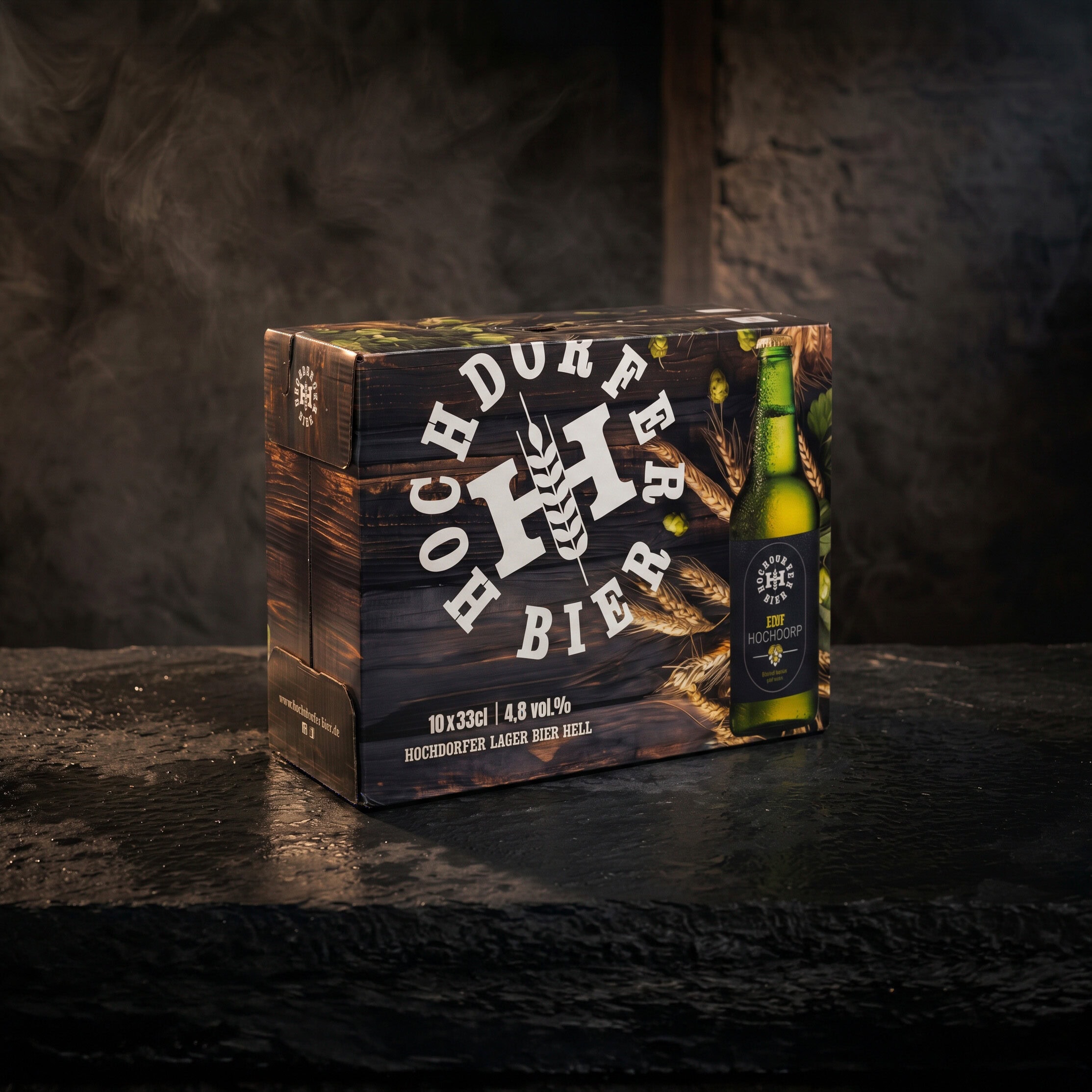 sixpack-verpackung von hochdorfer bier auf einem holztisch